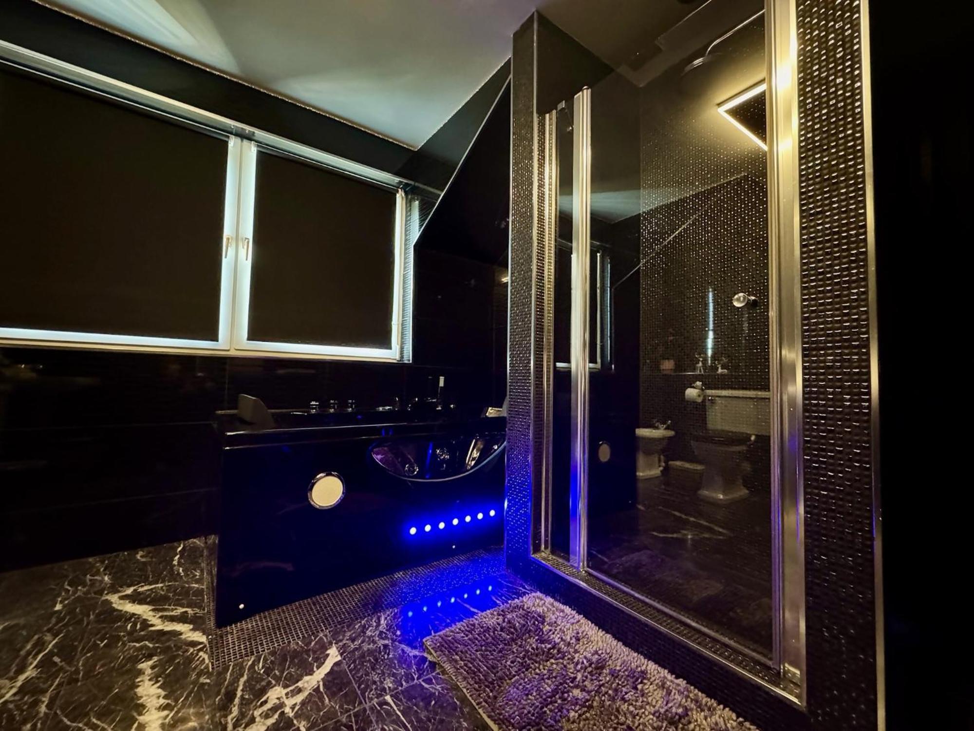 Finn Village - Loch Lomond Villa B&B - Black Room With Jacuzzi-Style Bath غلاسغو المظهر الخارجي الصورة